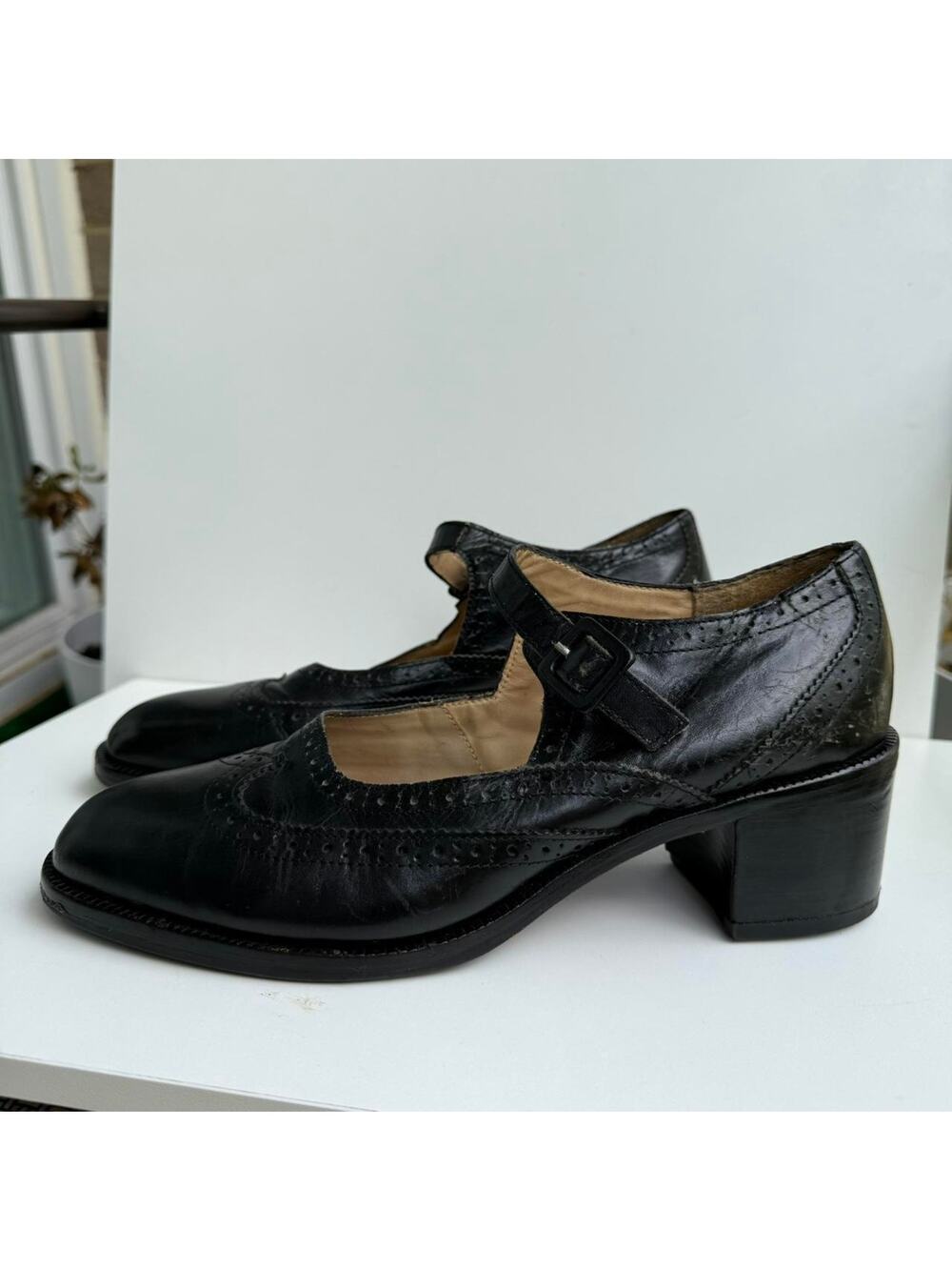 Vintage 90s does the 20s Kenneth cole black leather mary janes